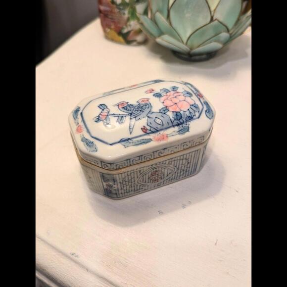 Vintage Chinese Trinket Box and Small Bowl, Hand-painted. - Picture 2 of 10